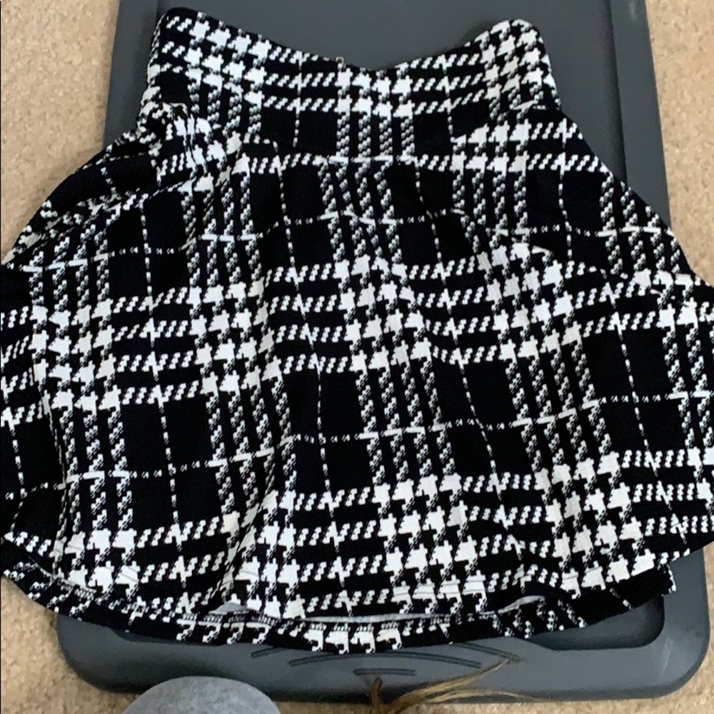 Sold‼️Black and white plaid skater skirt NEW! - Picture 3 of 5